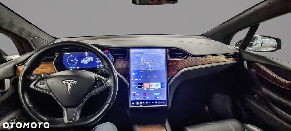 Tesla Model X - 16