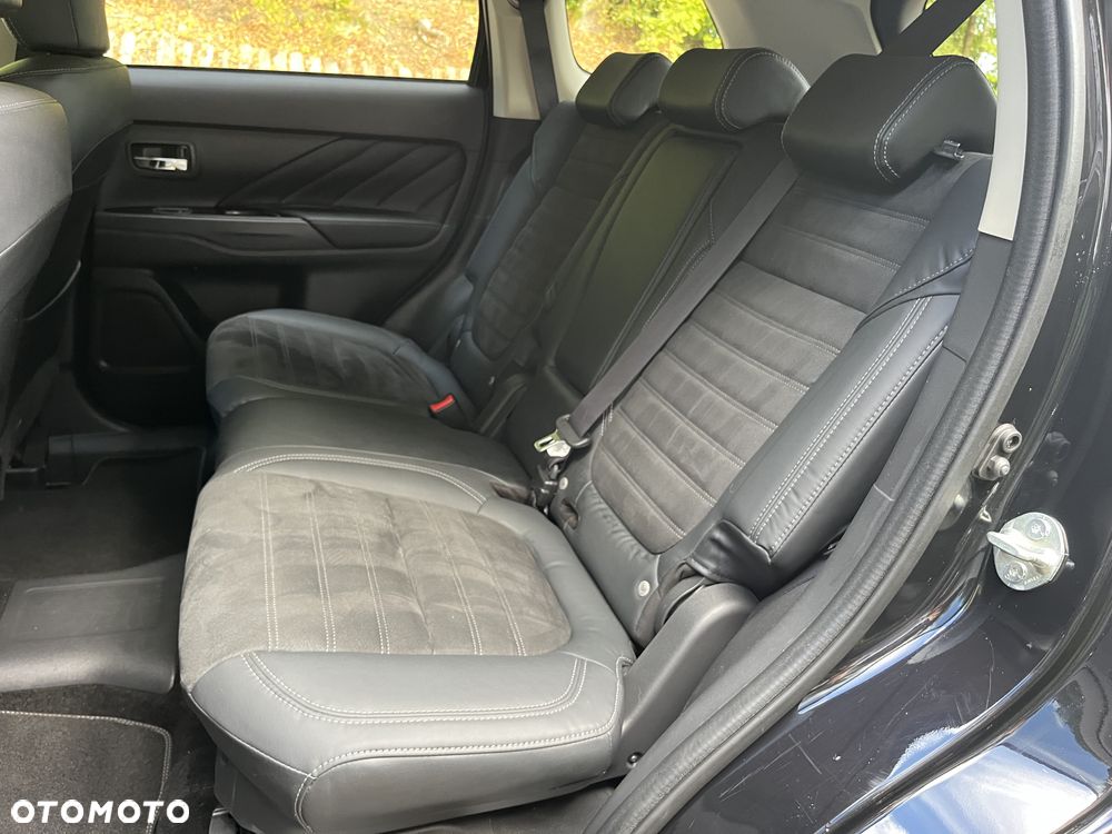 Mitsubishi Outlander Instyle NAVI + - 12