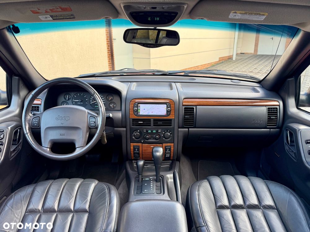 Jeep Grand Cherokee - 35