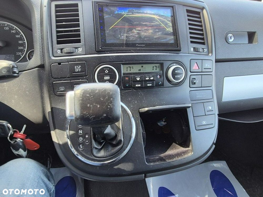 Volkswagen Multivan - 16
