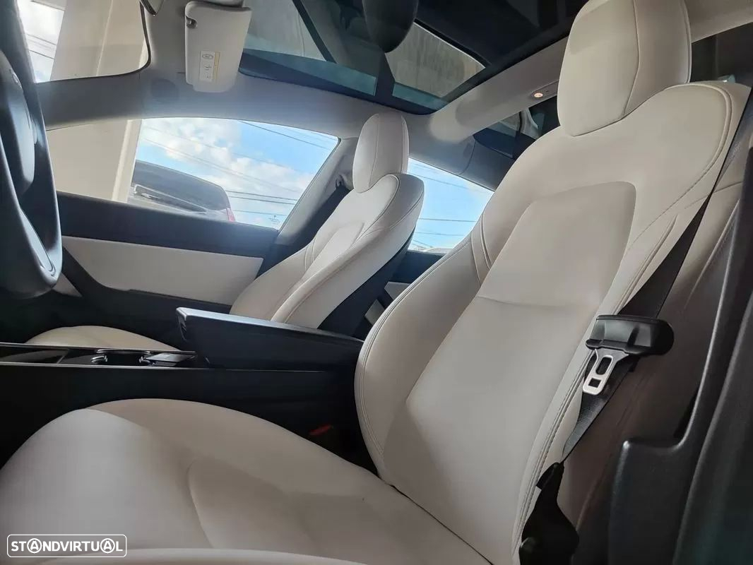 Tesla Model 3 - 24
