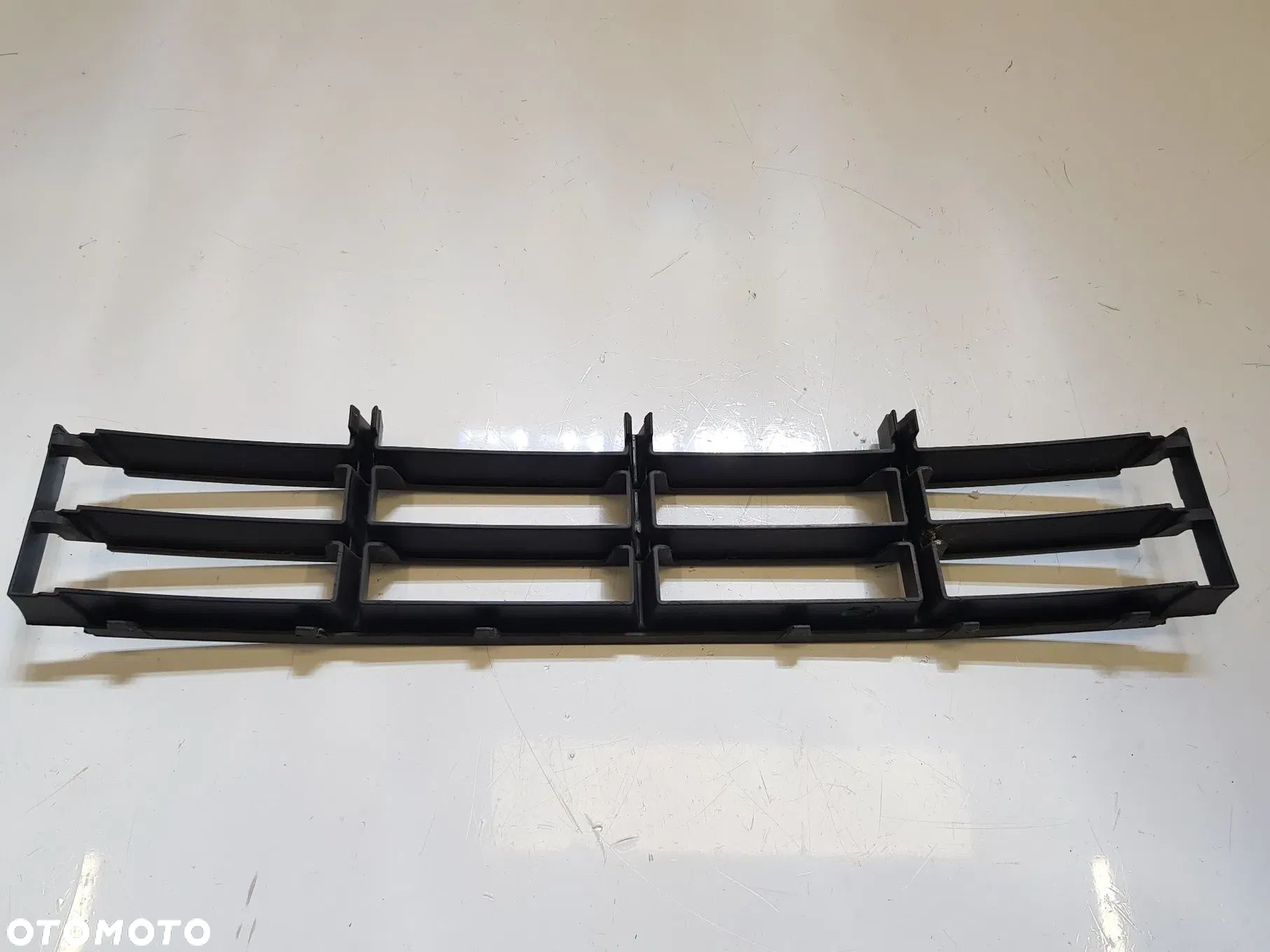 KRATKA ŚRODKOWA ZDERZAKA PRZEDNIEGO SKODA FABIA II ROOMSTER LIFT 5J0853677A - 3