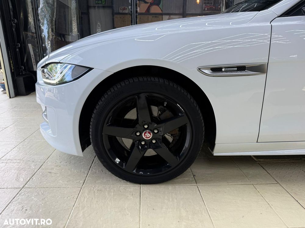 Jaguar XE 2.0 AWD R-Sport - 8