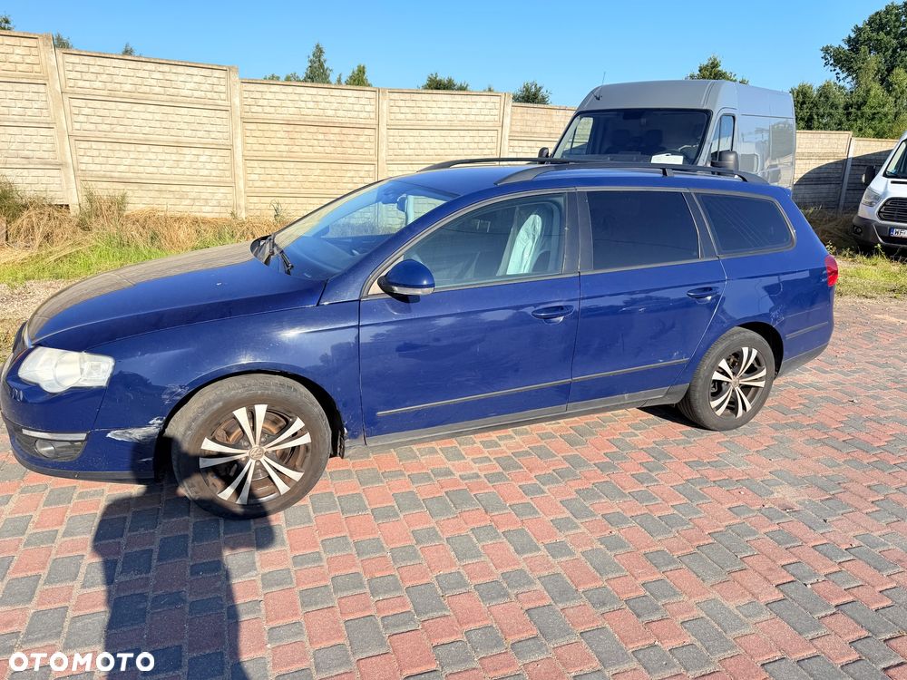 Volkswagen Passat - 1