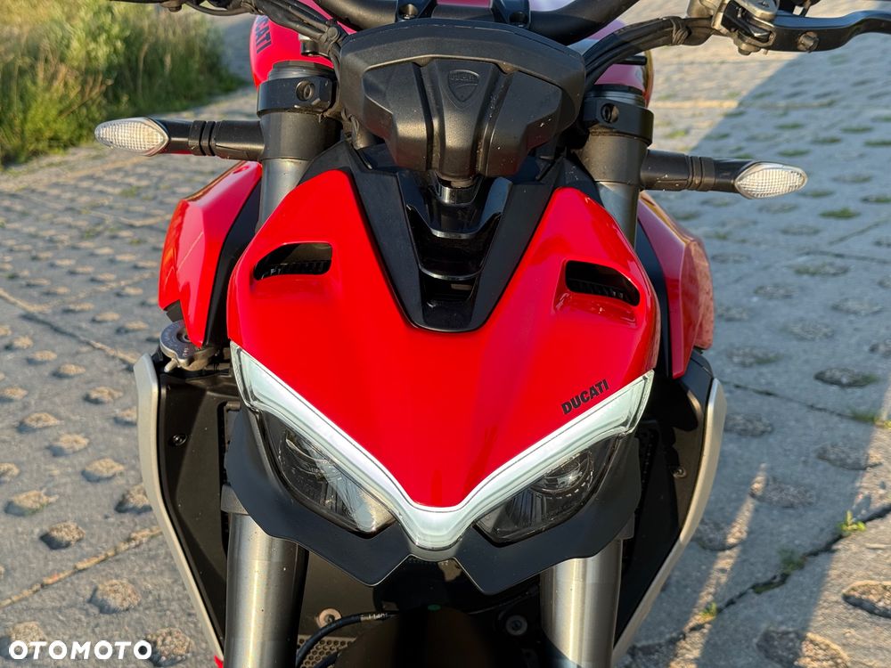 Ducati Streetfighter V2 - 8