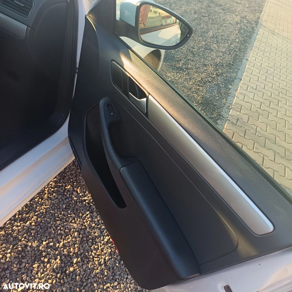 Volkswagen Jetta 1.2 TSI Comfortline - 12