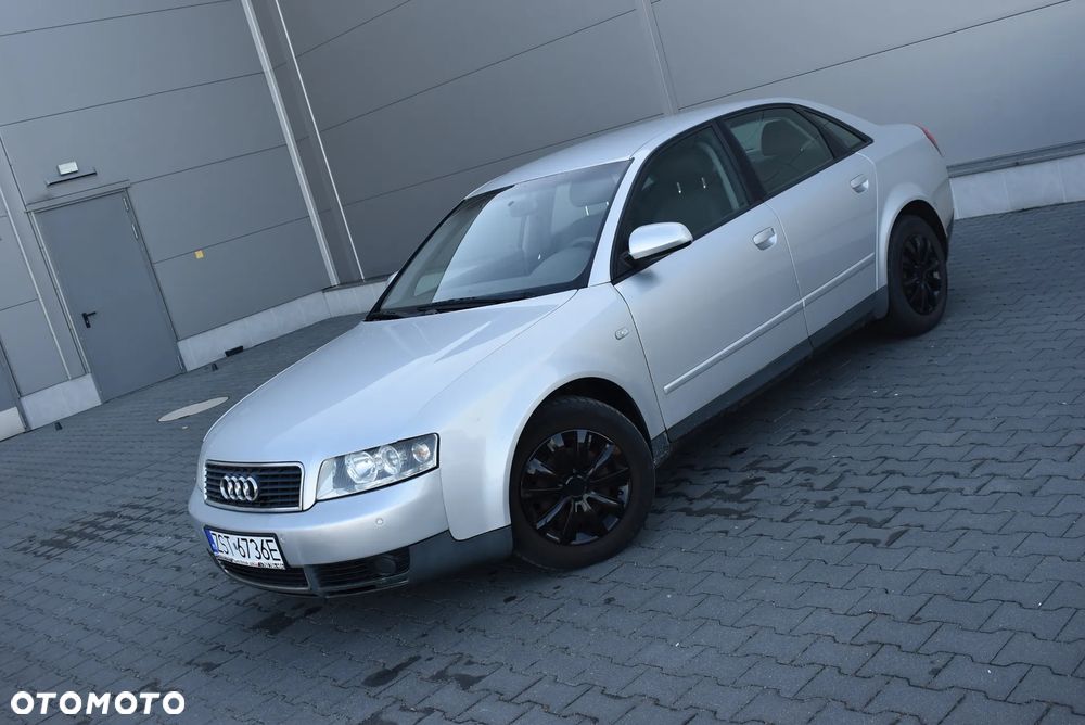 Audi A4 Limousine - 16