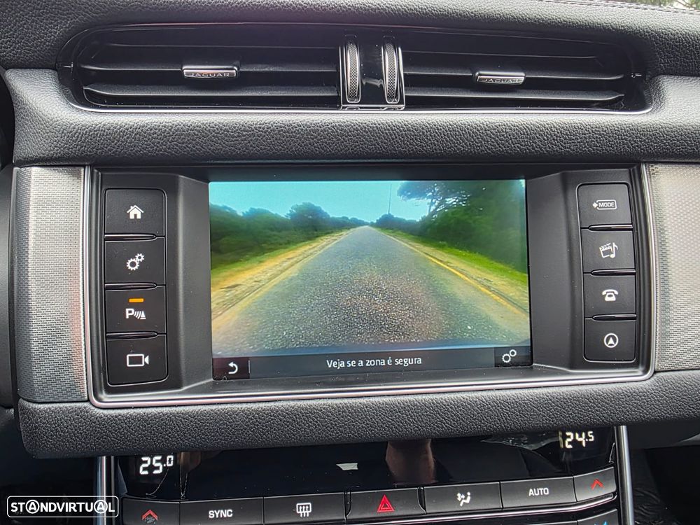 Jaguar XF Sportbrake 20d Aut. Prestige - 14