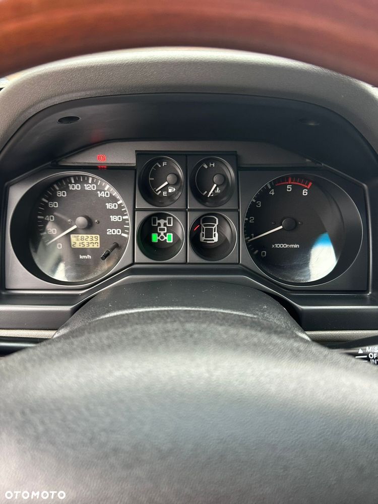 Mitsubishi Pajero - 16