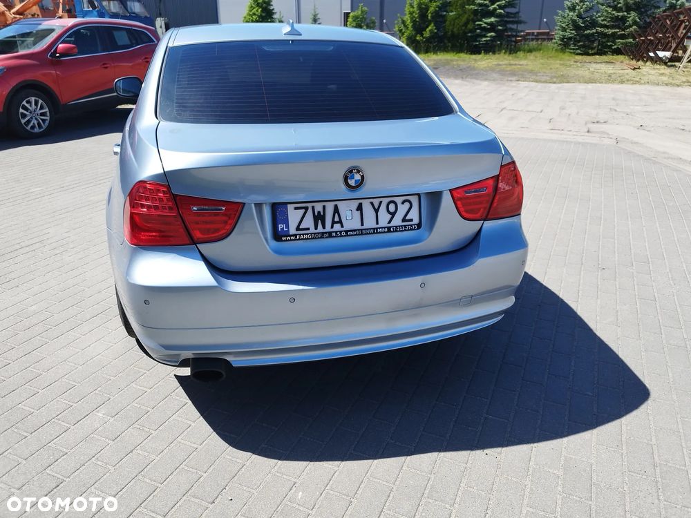 BMW Seria 3 320i - 5