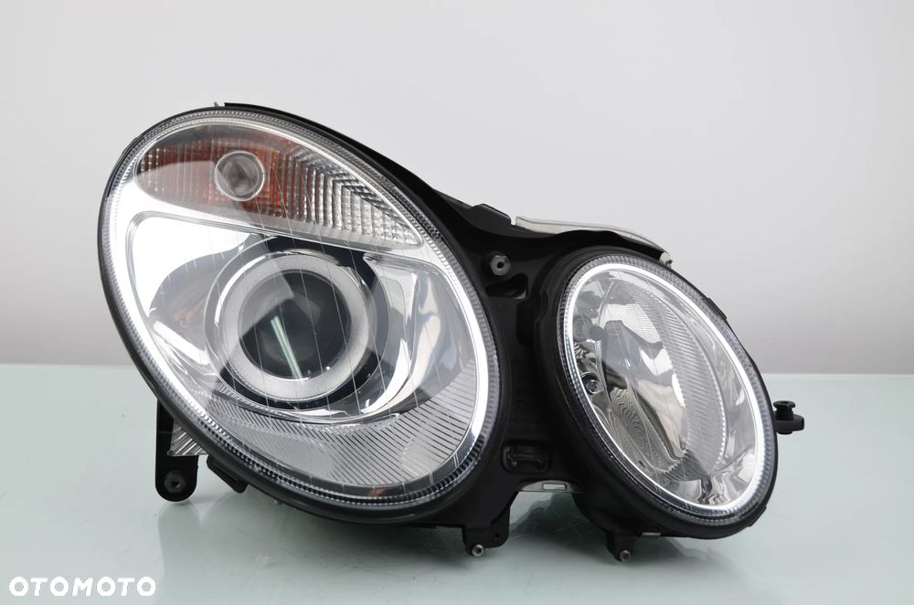 MERCEDES W211 BI-XENON A2118202061 z modułami Prawy Przedni Oryginał - 1