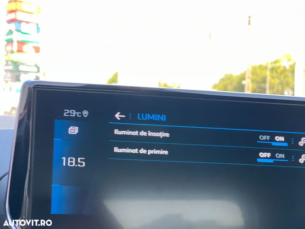 Peugeot 2008 1.2L PureTech 130 S&S EAT8 Allure - 18