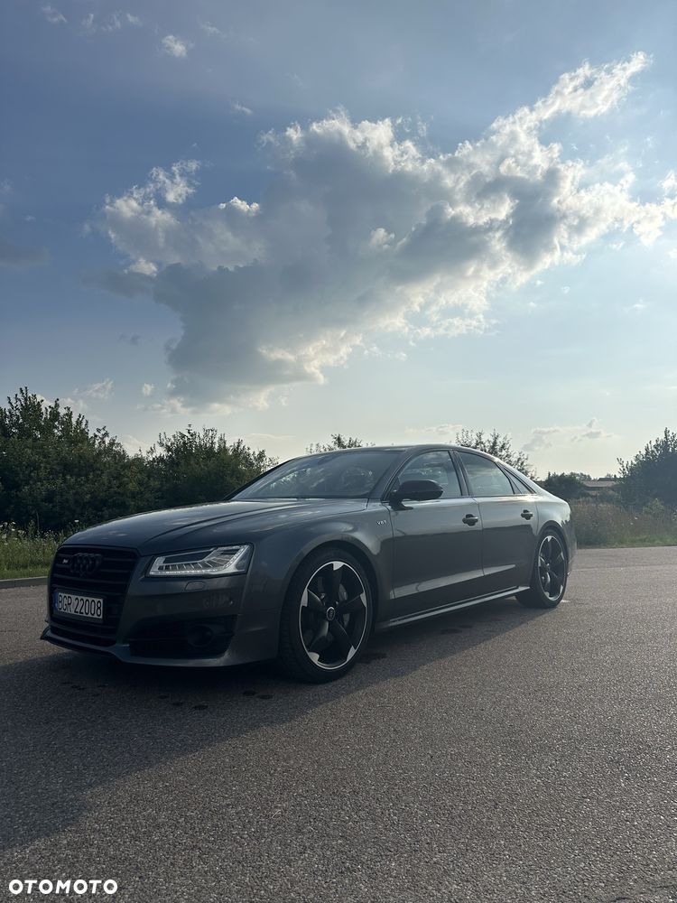 Audi S8 - 2