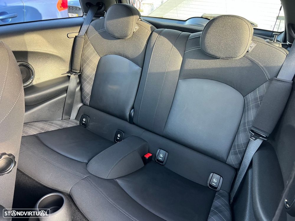 MINI 3 Portas Cooper D - 16