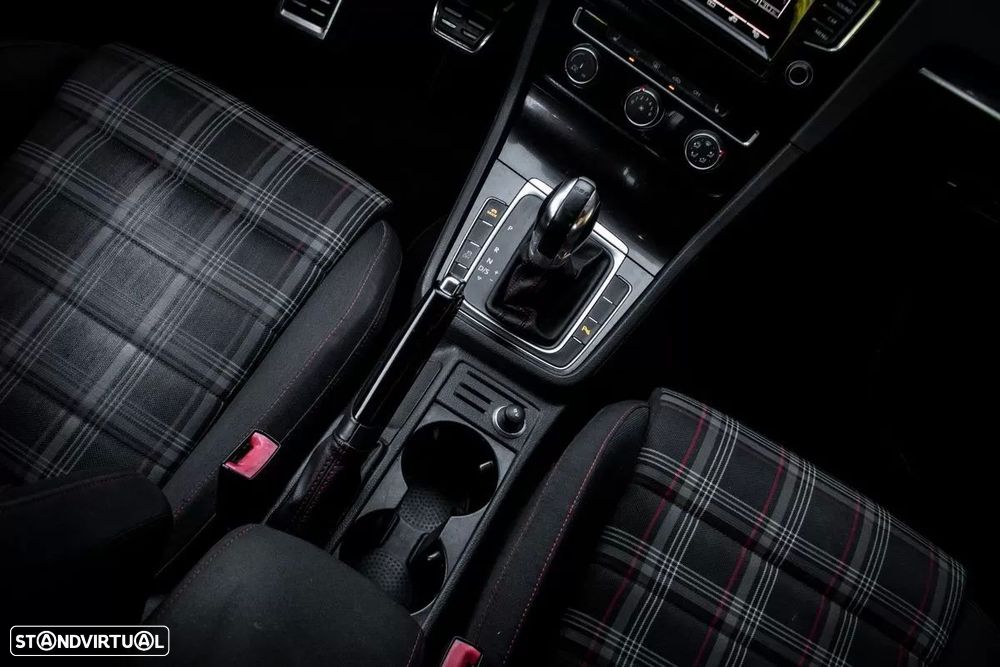 VW Golf 2.0 TSi GTi DSG - 37