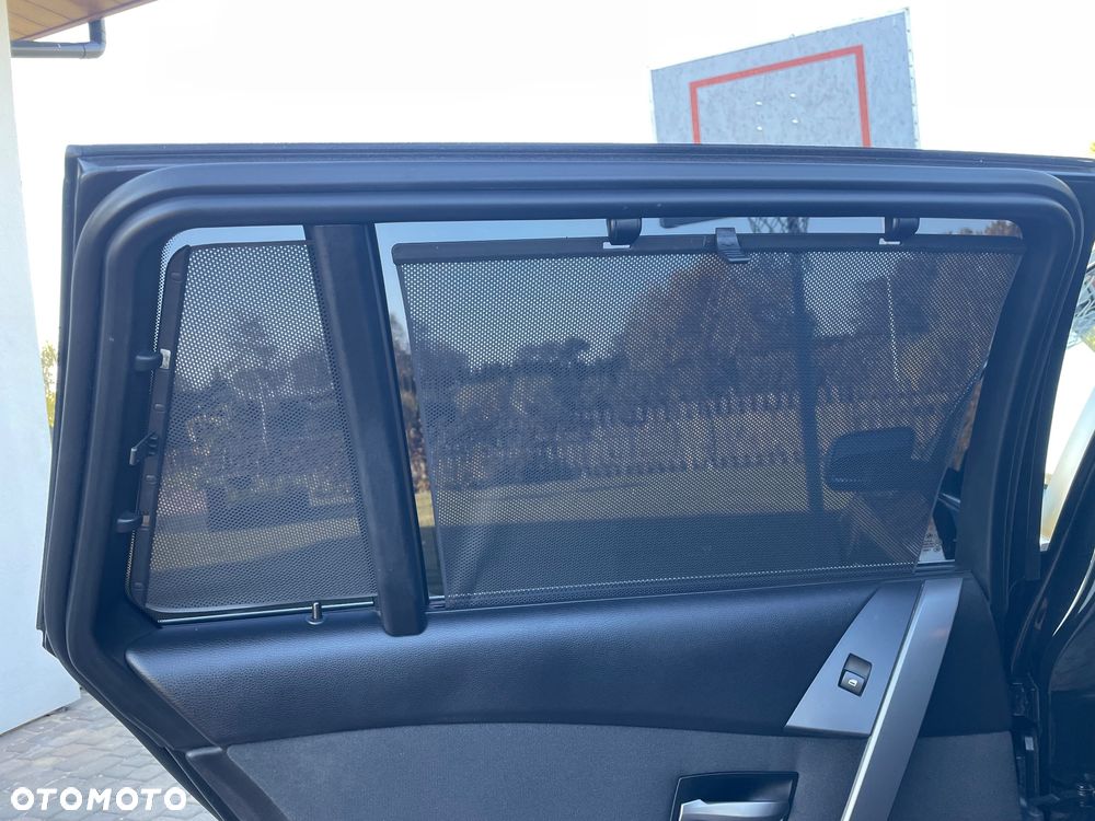 BMW Seria 5 525i Touring - 21