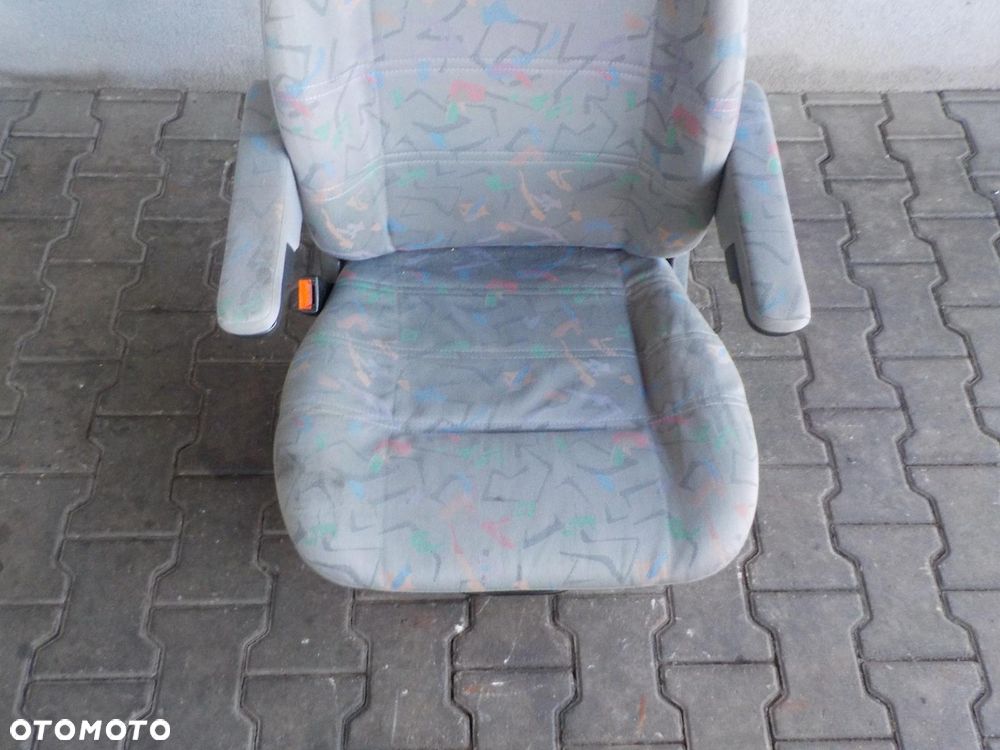 VW T4 FOTEL SIEDZENIE KIEROWCY Z PODŁOKIETNIKAMI - 2
