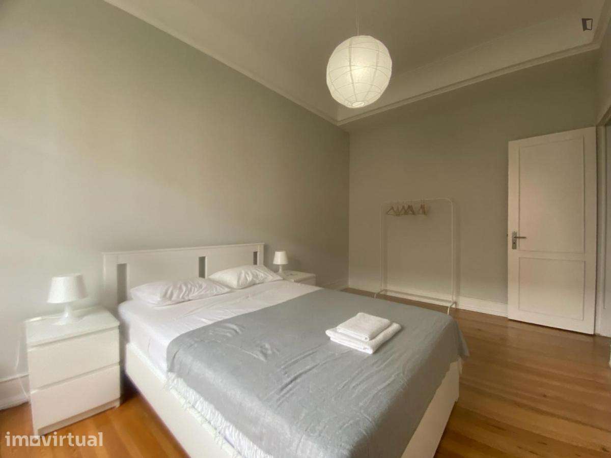 Quarto - localizado em Marquês de Pombal Lisbon - Grande imagem: 4/13