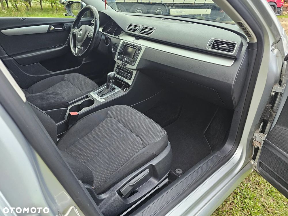 Volkswagen Passat 2.0 TDI Comfortline DSG - 14