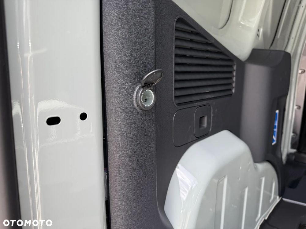 Ford E-Transit Courier Van - 15