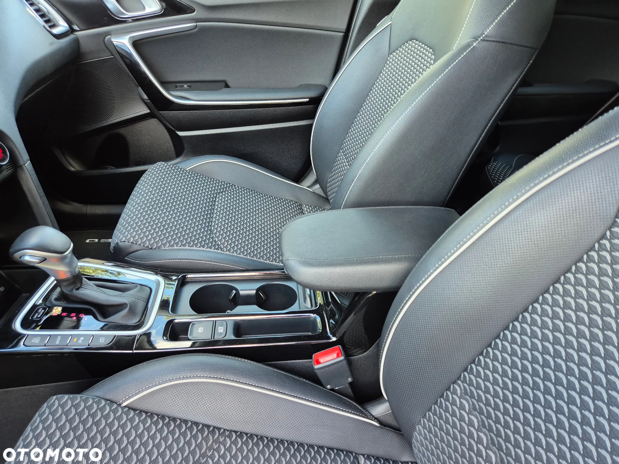 Kia Ceed - 12
