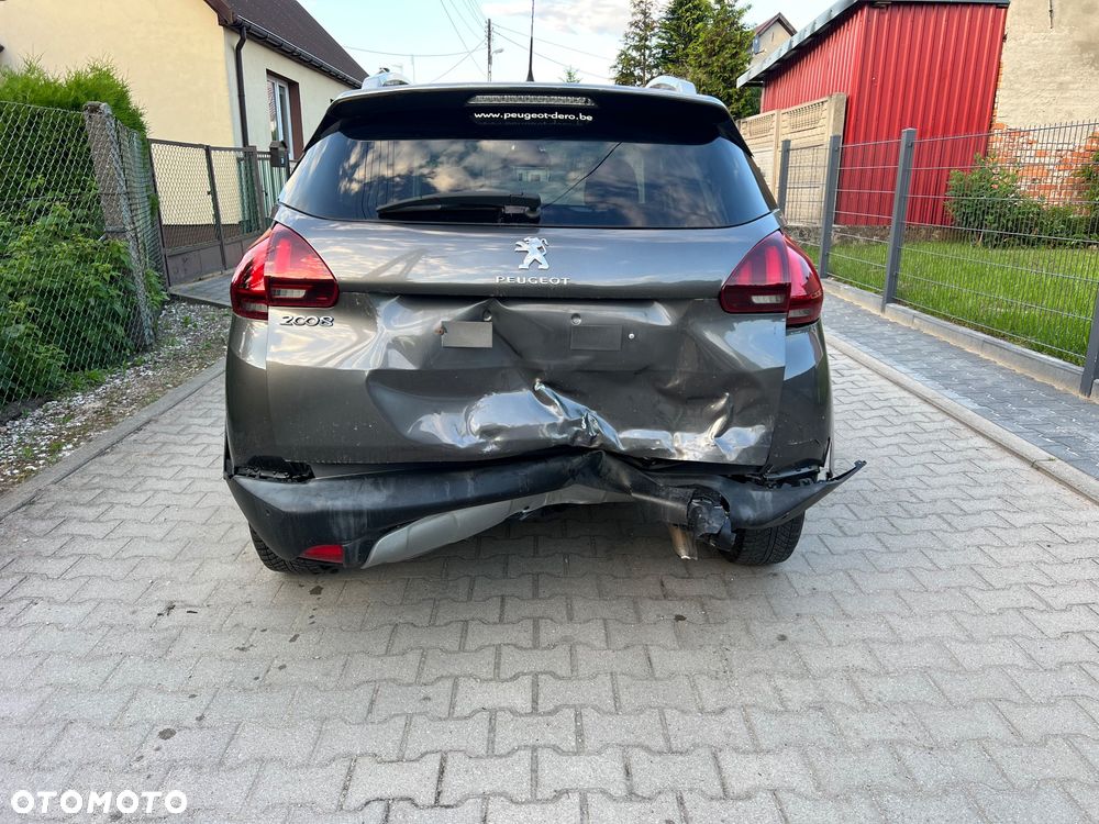 Peugeot 2008 BlueHDi 100 STOP & START Signature - 4