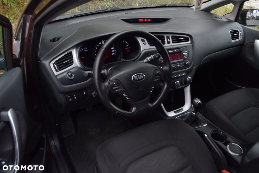 Kia Ceed 1.6 GDI Dream Team Edition - 12