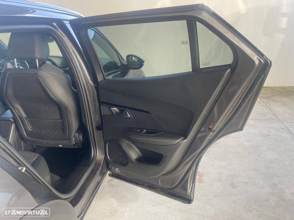 Peugeot 2008 PureTech 130 EAT8 GT Pack - 26