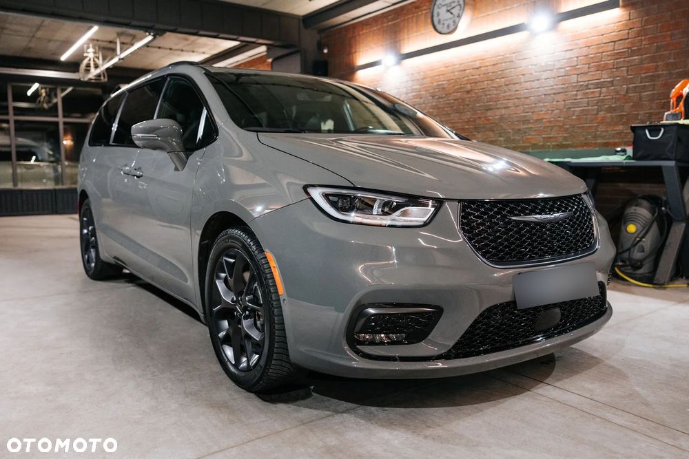 Chrysler Pacifica - 30
