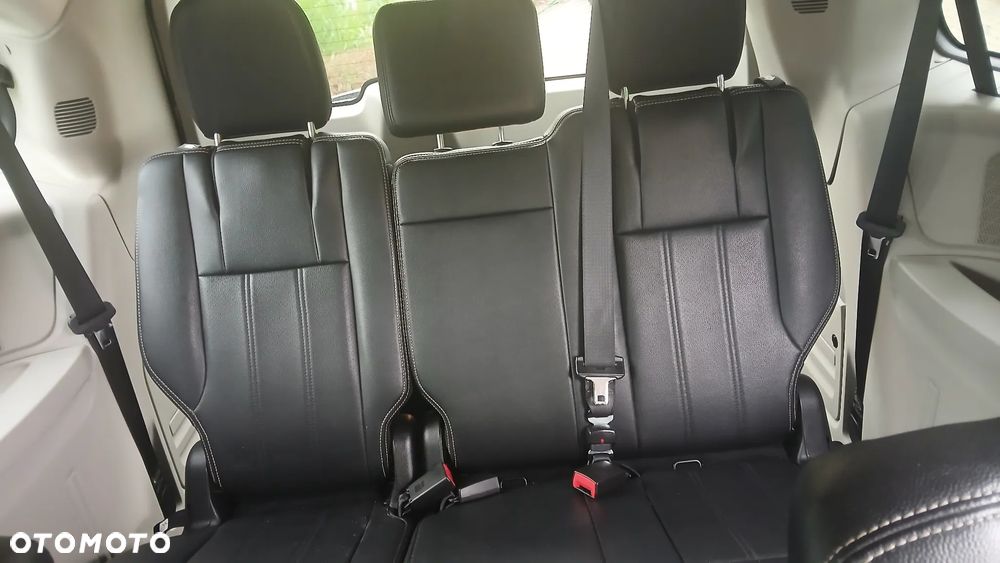 Chrysler Town & Country 3.6 Limited - 12