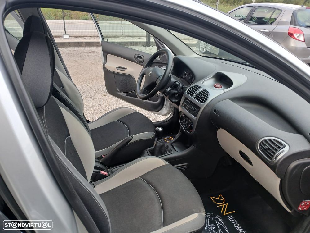 Peugeot 206 1.1 Look II - 2