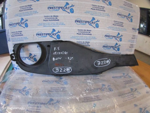 Grelha Friso 51117255365 18648510 BMW F31 2014 318D 143CV 5P AZUL FE GRE Farol De Nevoeiro - 2