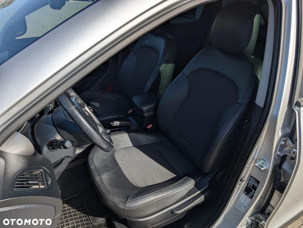 Hyundai ix35 1.7 CRDi 2WD blue Style - 34