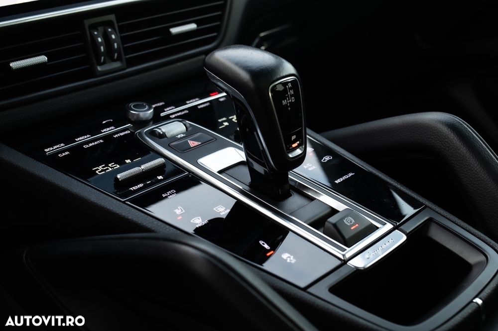Porsche Cayenne - 23
