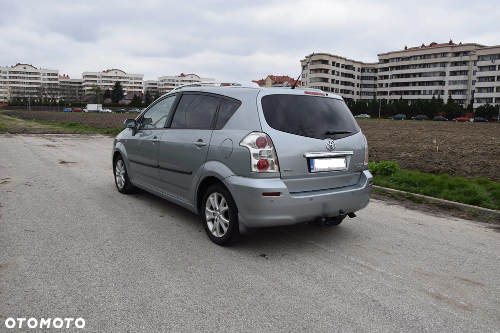 Toyota Corolla Verso 2.2 D-4D Sol + - 1