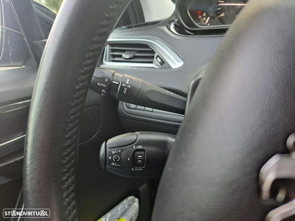 Peugeot 2008 BlueHDi 100 Active - 11