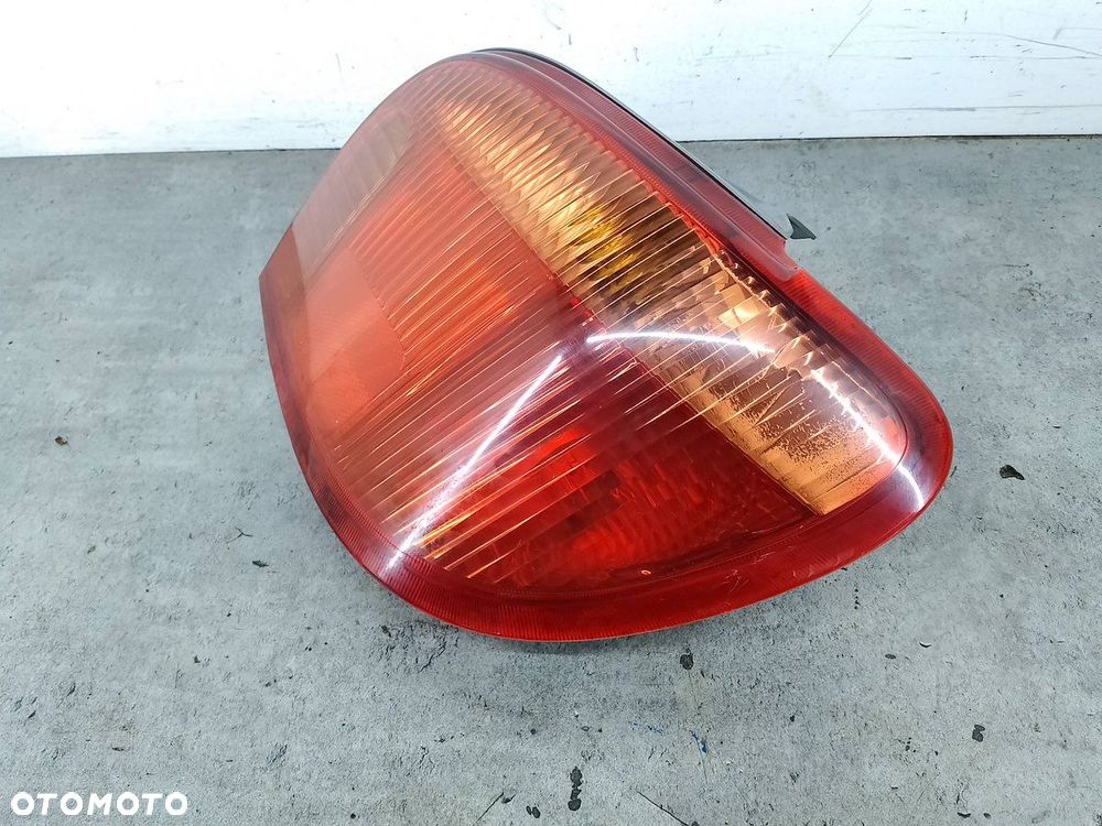 LAMPA TYLNA PRAWA TOYOTA YARIS I FL 52-049 HATCHBACK 3D - 5