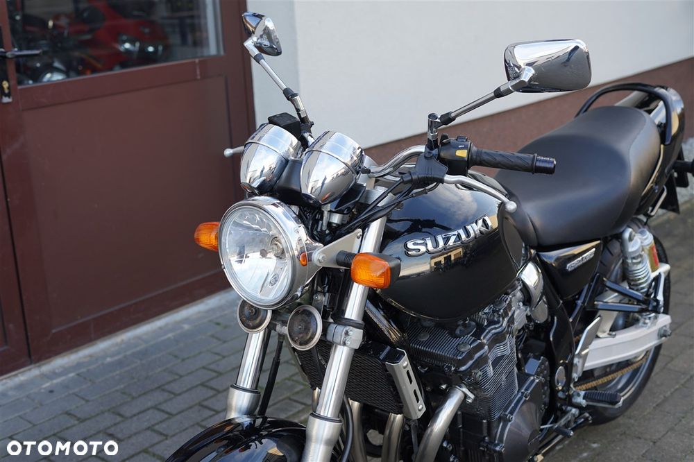 Suzuki GSX - 32
