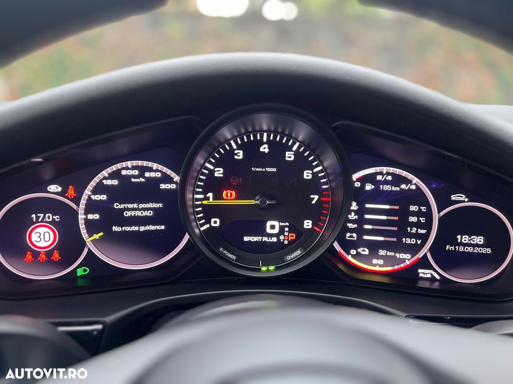Porsche Panamera 4 E-Hybrid - 24