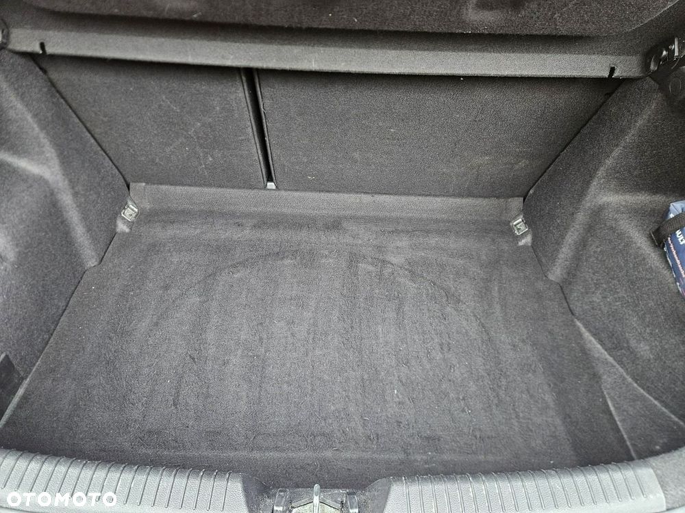 Kia Ceed 1.6 GDI ISG Dream-Team Edition - 33