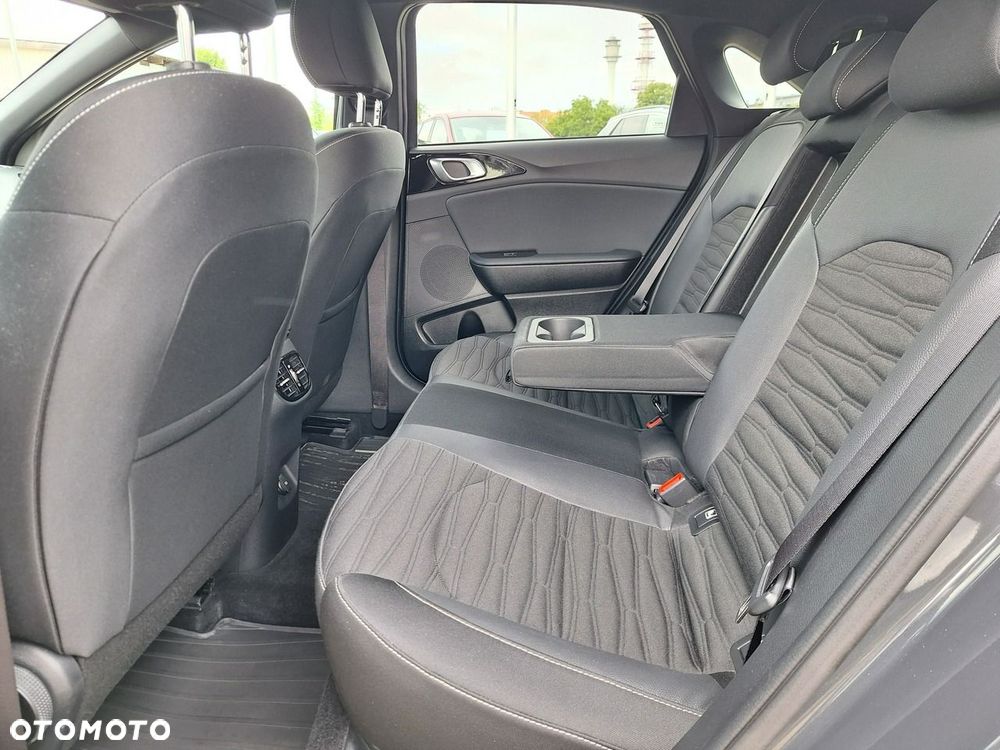 Kia Ceed - 28