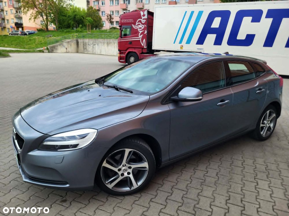Volvo V40 T2 Momentum - 15
