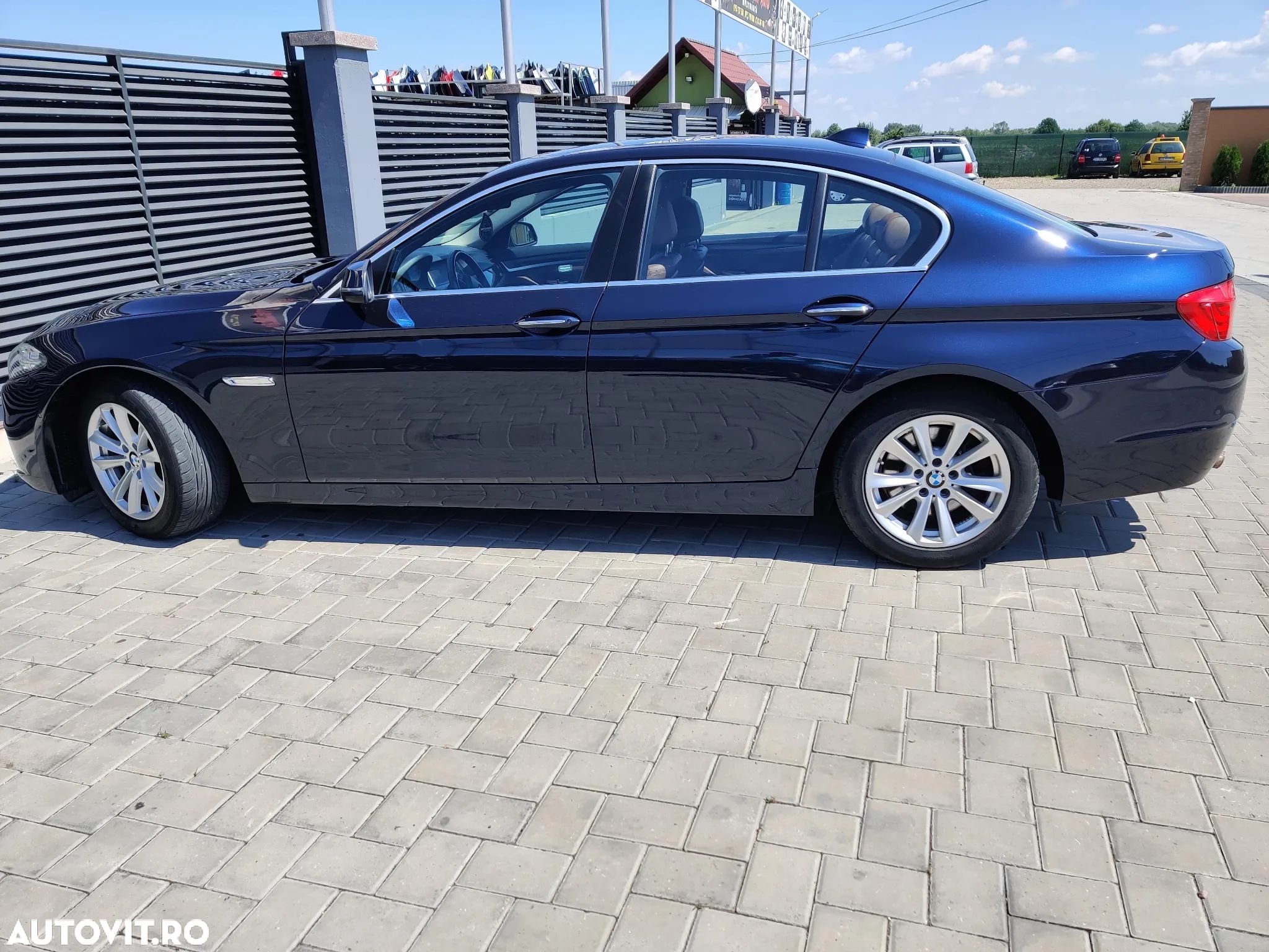 BMW Seria 5 528i xDrive AT - 1