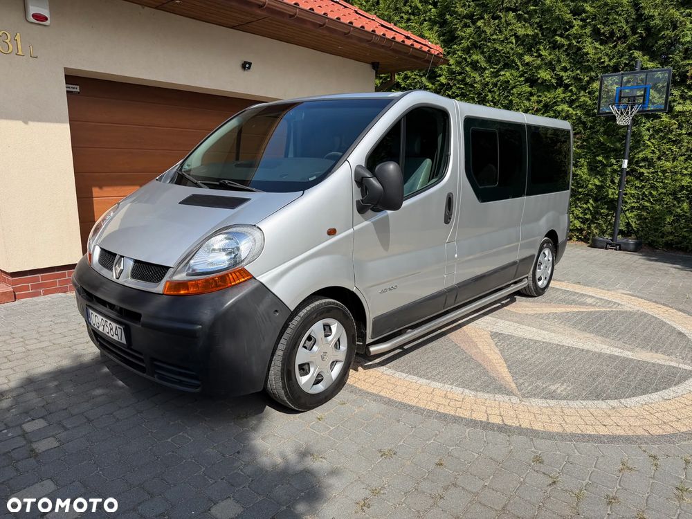 Renault Trafic Passenger - 2