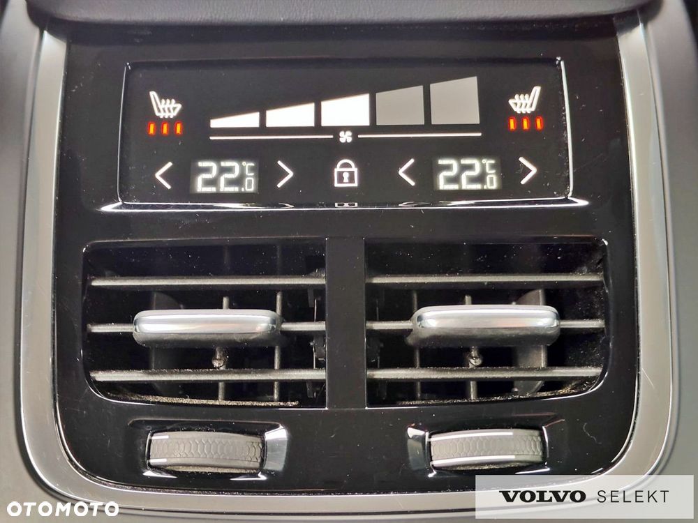 Volvo V90 Cross Country - 32