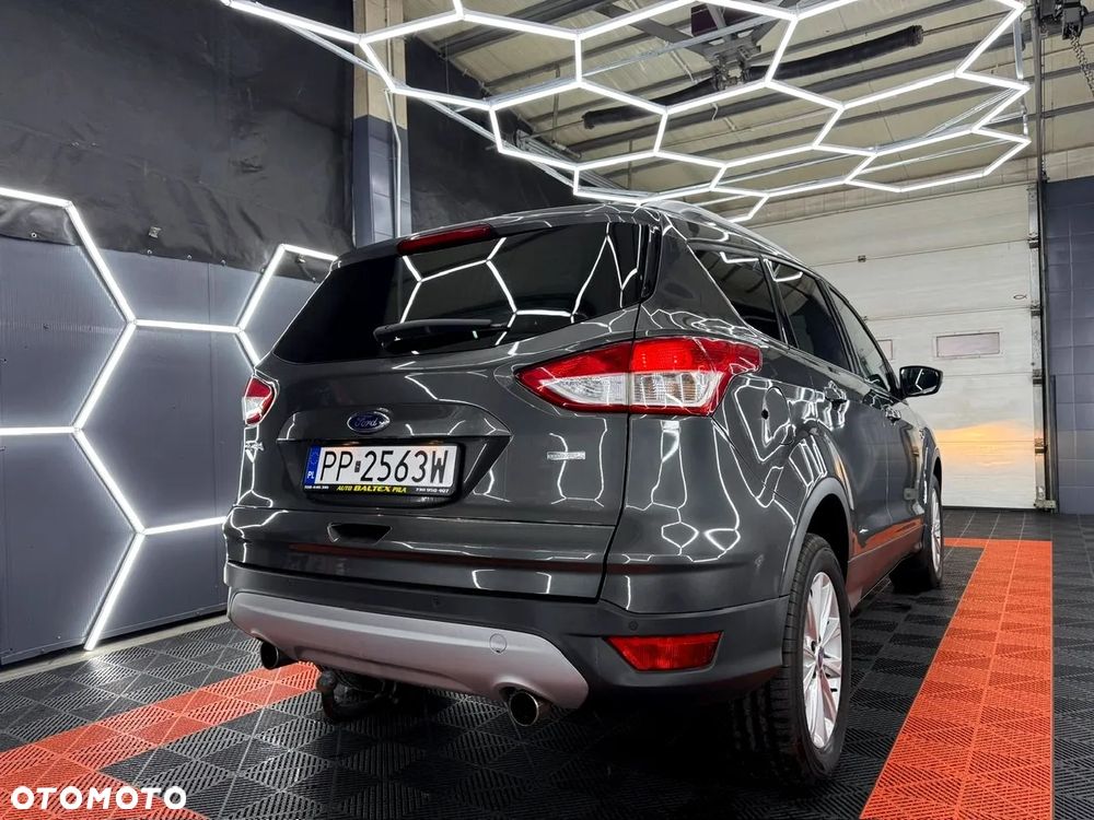 Ford Kuga 1.5 EcoBoost 2x4 Titanium - 6