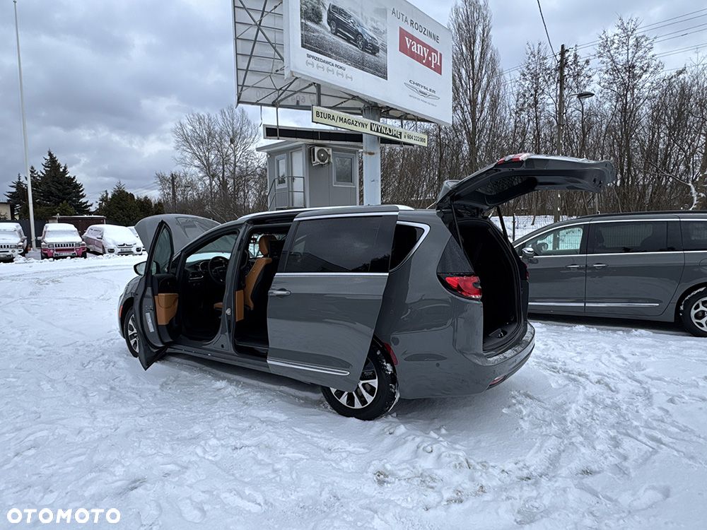 Chrysler Pacifica - 20
