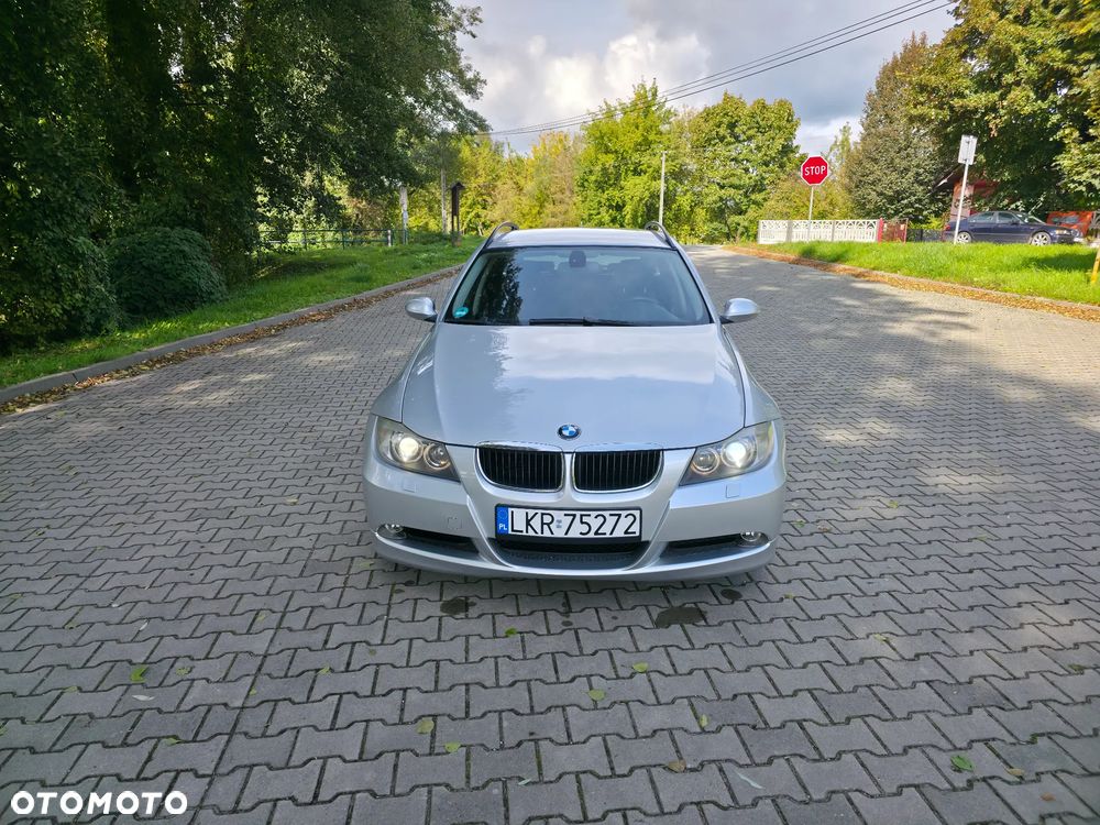 BMW Seria 3 318i Touring - 2