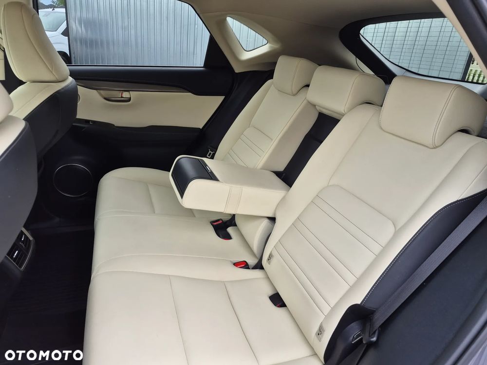 Lexus NX 300 F Impression AWD - 21