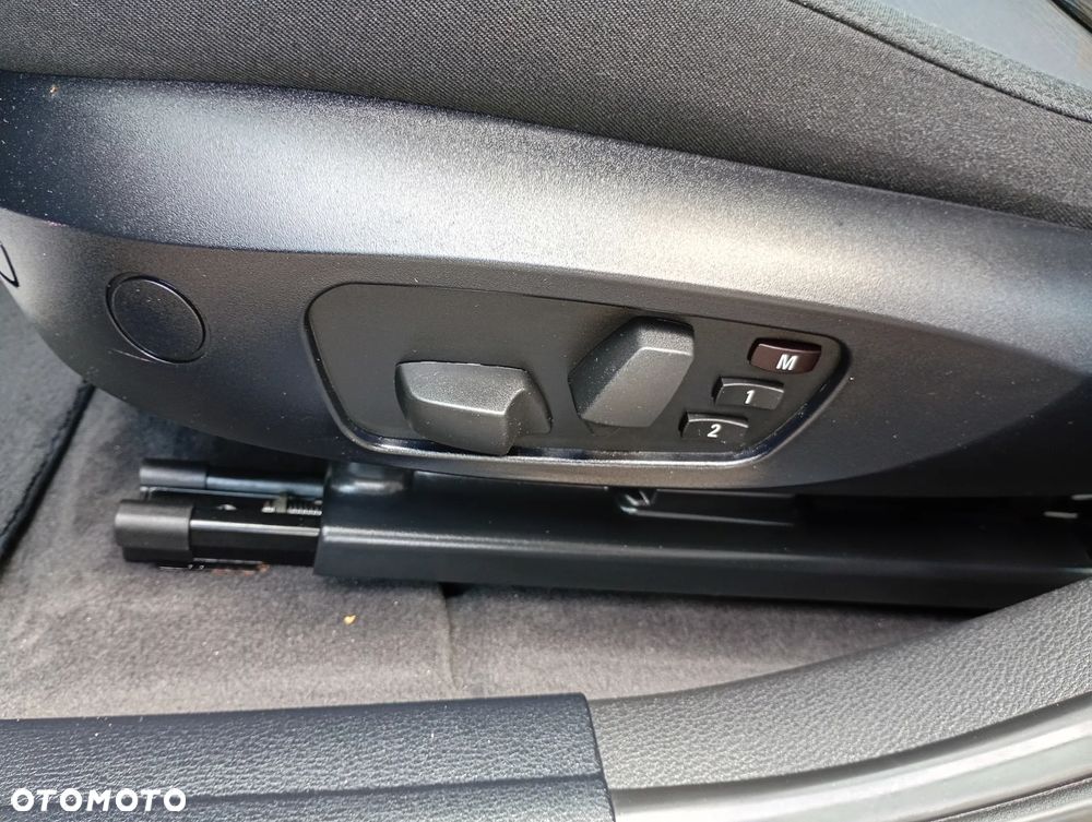 BMW X1 xDrive18d - 33